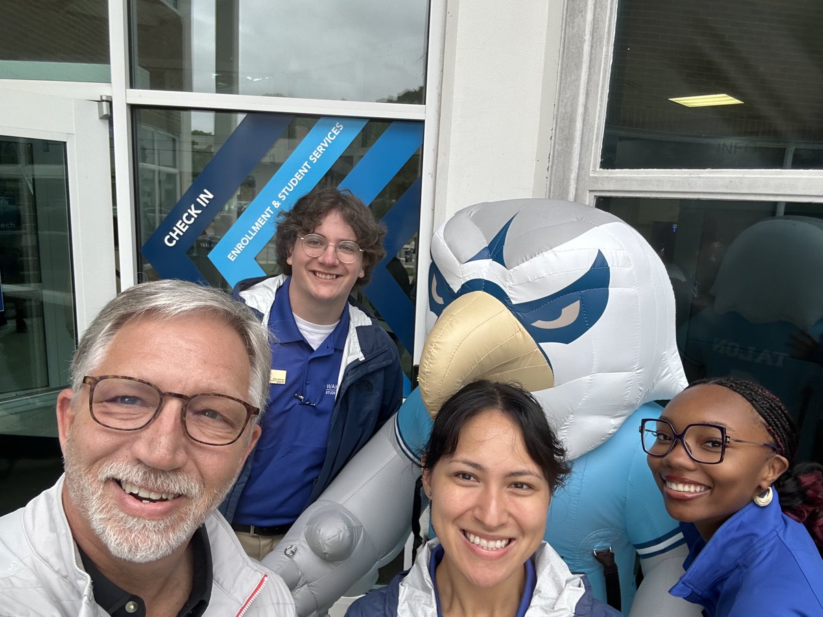 WakeTechPrez's tweet image. What a great morning at ⁦@waketechcc⁩ Southern Campus. Over 2300 registrants at today’s Fall Open House! Great meeting so many future students and their families. #ExpectTheUnexpected