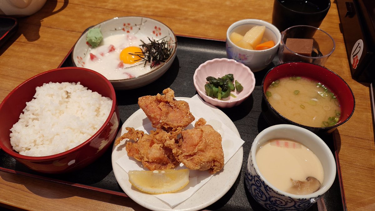 nero_study's tweet photo. はじめての梅亭
山かけ定食で久々のとろろご飯🤤
マレーシアって長いもあんまり見かけない気がする、ネバネバ民にとっては至福の定食🍚🍚 https://t.co/p1wwWP7bZC