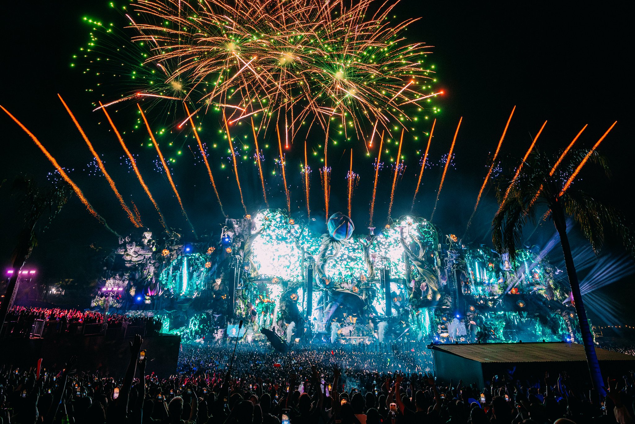 sucked　　　　　　　　　　　　　　　　　TOMORROWLAND Tomorrowland on X: 