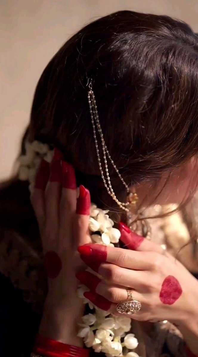 Ridhi22719's tweet image. Aalta is one of the most beautiful sringar for Hindu women. It looks so pristine. It&apos;s still used on all occasions in eastern part of India(Bengal, Odisha, Assam, Bihar etc)