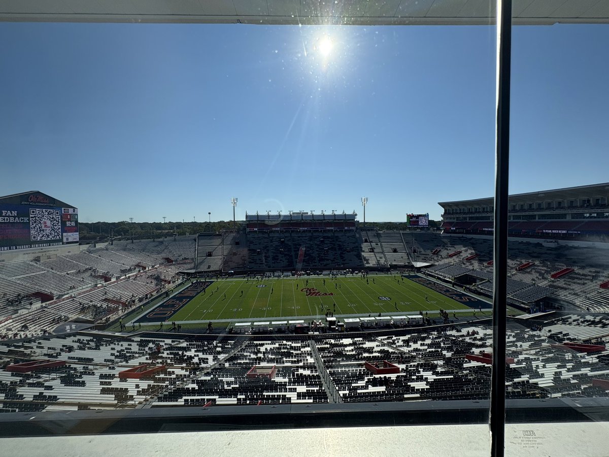 It’s game day in Oxford!☀️ our <a href="/Billykuhll/">Billy</a> and <a href="/TheDaylanShow/">Daylan Flowers</a> are in the stadium, and will be keeping you up to date throughout the game! Make sure those notifications are on!