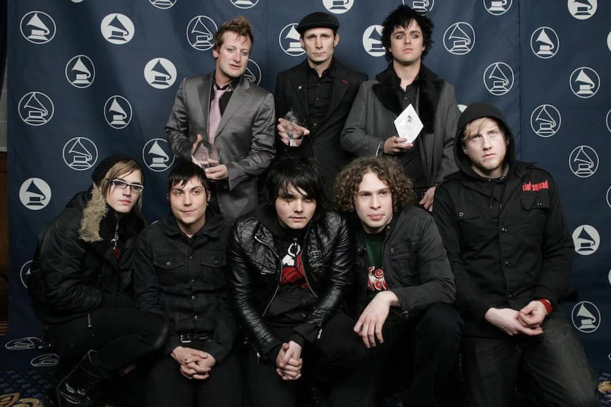 Throwback to My Chemical Romance and Green Day taking a photo together at the 2006 Grammy Awards
