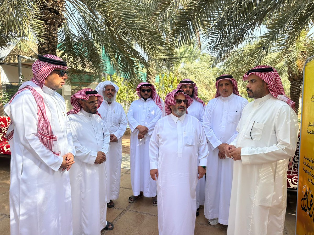 kareem_zulfi's tweet image. سعدتُ مع بعض زملائي في الجمعية التعاونية للنحالين بـ #الزلفي، بزيارة كريمة من رجل الأعمال محمد بن أحمد الذييب، ومرافقيه أ. بندر البداح وأ. أحمد المعيجل، لـ #جريبيعة بمركز سمنان.

اطّلع الجميع على محتويات البيت وأركانه التراثية والبيئية..