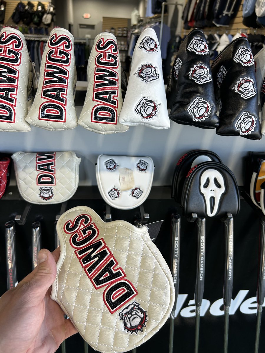 JeffreyThumser's tweet photo. Dawgs putter covers even in Auburn, AL. ๐ฅ๐ฅ๐ฅ #MoonGolf https://t.co/lYGyBl075w