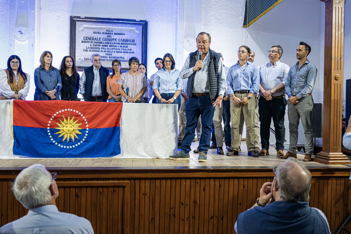 Convención Departamental del <a href="/PNACIONAL/">Partido Nacional</a> donde elegimos a <a href="/JLFalero/">José Luis Falero</a> como nuevo Presidente.

Homenajeamos a Pedro Bidegain por dedicarle 10 años de su vida a presidir el Partido en nuestro departamento. 

Un orgullo poder integrar esta nueva Comisión Departamental.