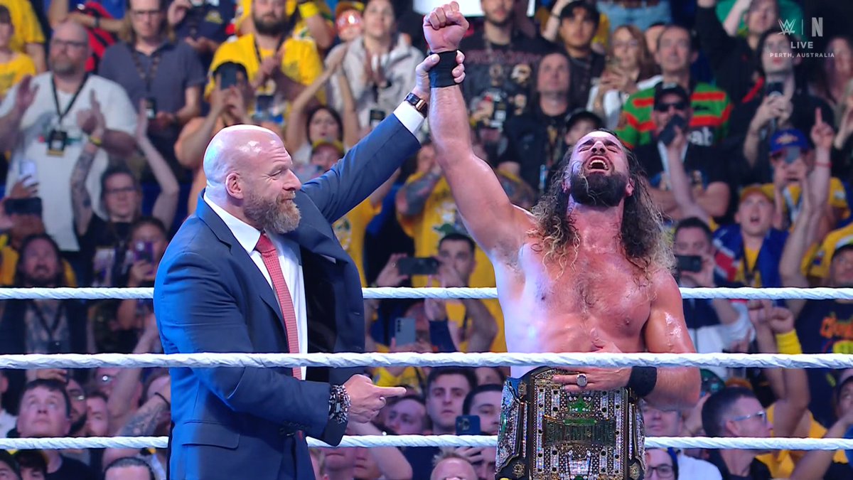 RhodesKotaEra's tweet image. That&apos;s his boy, love this for Rollins

#WWECrownJewel
