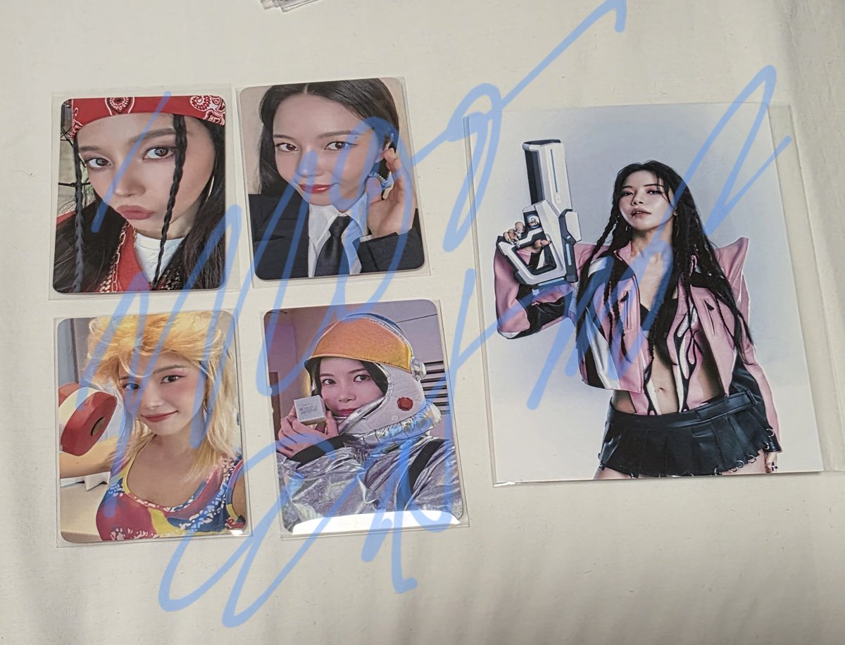 MooExtras's tweet image. WTS / LFB Mamamoo PH

On hand!
Solar: 
Solaris Concert in Seoul
VIP Photocard + Postcard Set
999php
Only 1 set available.

DM to avail.
#Mamamoo
#Solar
#Solaris