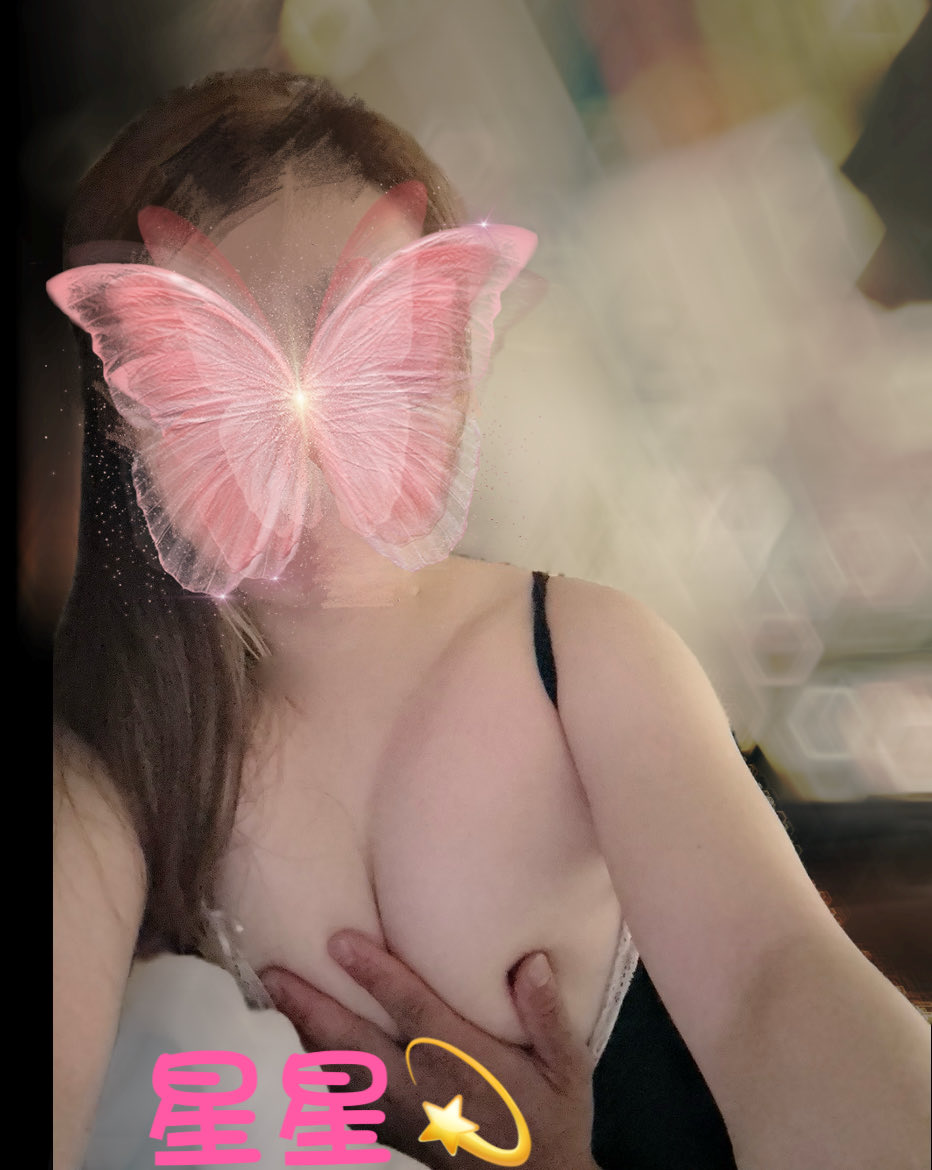 謝謝大家的喜歡～
但我們沒有要約單男哦！
當然要意淫星星的歡迎😏
夫妻情侶也可以一起聊天
分享情趣性事也很棒😚
還有內褲內衣襪子什麼小更是沒在賣🙄
<a href="/a9527895278a/">星星</a>