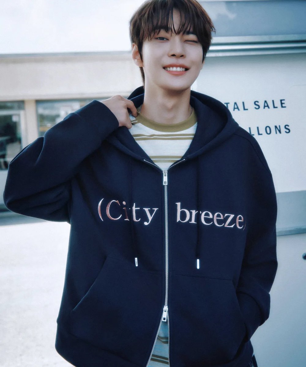 daisyisflowers_'s tweet photo. ⋆˚ citybreeze 🇰🇷
Mute logo hood zip-up แบบ โดยอง sale 15%

♡ price 🛫2,990-.⛴️2,790 free ems
꒰ มัดจำ 900 ꒱  

#พรีออเดอร์เกาหลี #พรีเกาหลี #ตลาดนัดnct https://t.co/gxuuAvj42f