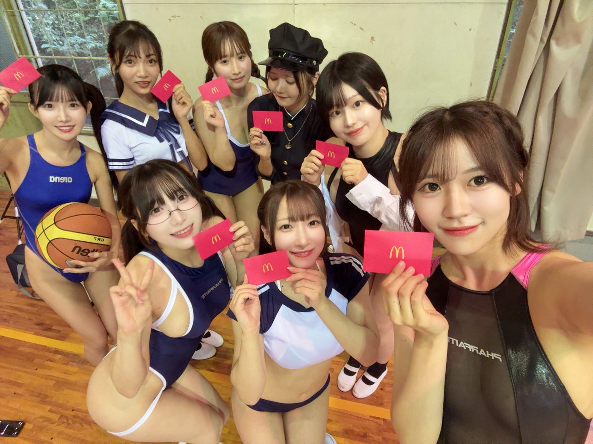 tsubura_ai's tweet image. #チャンス撮影会 青春グラフィティ🏀

フリースロー対決では、Aグループで力を合わせて勝利🏆 

1本勝負で無事にシュートを決められて、めちゃくちゃ嬉しかったです🥹✨

ご褒美のマックカードいただきました🍔🍟

久しぶりの学校の雰囲気に、すっごい青春を感じたよ🌸

最っっ高にたのしかった〜🤗♩
