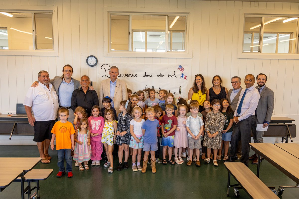 Honored to join <a href="/FrenchAmbUS/">Laurent Bili</a> Laurent Bili at Pointe-au-Chien French Immersion School yesterday. After reopening in 2023 with just 9 students, the school now welcomes 64—and just moved back into its original building.

French is thriving in Pointe-aux-Chênes! 🇫🇷⚜️🇺🇸