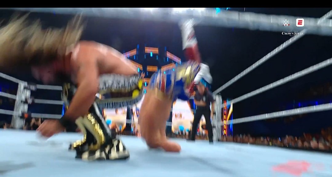 ibeastIess's tweet image. SETH ROLLINS BEATS CODY RHODES WITH NO HELP!!!!!!! HE HAS BROKEN HIS LOSING STREAK.
1-3.