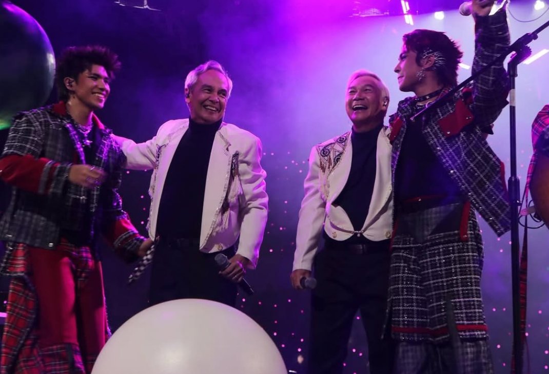 cee_lakbo's tweet photo. Cup of Joe nd Apo Hiking Society in one stage 🥹 the new generation nd the legends of OPM together 🤍

#COJStardustTheConcert https://t.co/rTAT8Al2vi