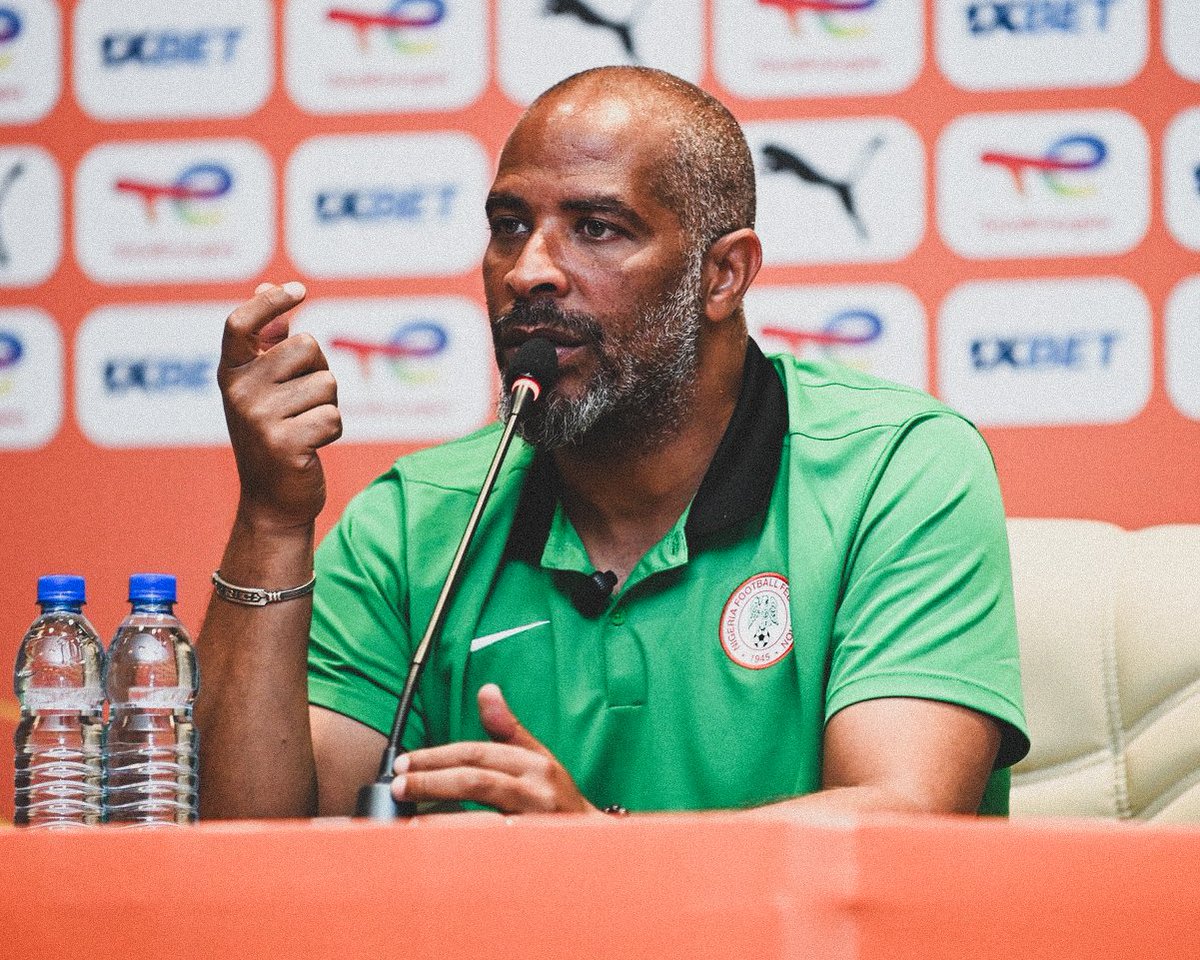 NaijaFootball_'s tweet image. 🗯️ Éric Sekou Chelle sur le match face au Bénin : 

« On doit avoir le soutien de nos supporters pour leur mettre la pression. On est en Afrique, nous devons mettre la pression sur eux. C&apos;est un match de qualification, donc ce match commence dès leur arrivée chez nous ».  👊🏾