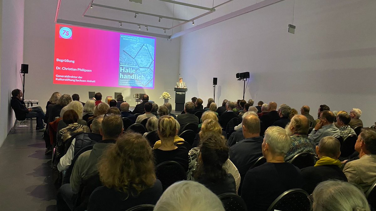 sachsenanhalt's tweet photo. #Münzen, #Papiergeld und #Medaillen: Das Kunstmuseum #Moritzburg feiert 75 Jahre #Landesmünzkabinett #SachsenAnhalt, eine der großen numismatischen Sammlungen in Deutschland. Zu Festakt und Ausstellungseröffnung „Halle handlich“ sprach Kulturstaatssekretär #Putz. #KulturLSA https://t.co/DQ2jiNu3cH