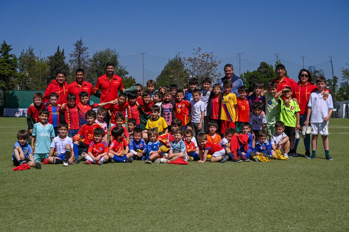 ¡Dimos inicio a las celebraciones del Día de la Hispanidad 2025 y del 75º aniversario de Estadio Español!
La Rama de Fútbol abrió los festejos con la presentación de su escuela y entretenidas dinámicas deportivas.
#EstadioEspañol #DíadelaHispanidad
