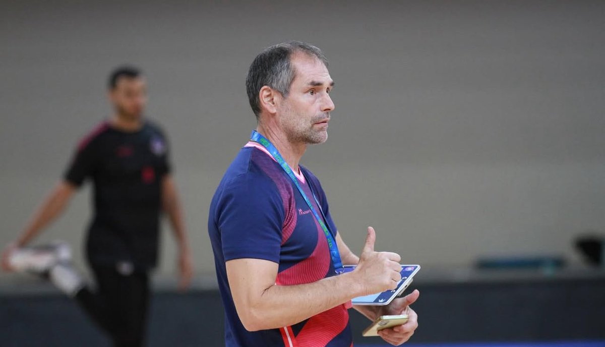 عشان مانكثر كلام غير هالمدرب مانبغى 👍🏻

<a href="/AlnouhMustafa/">Mustafa alNouh</a>