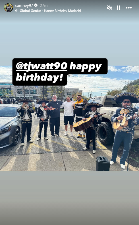 Watt celebró su cumpleaños 31 con mariachi | CAPTURA