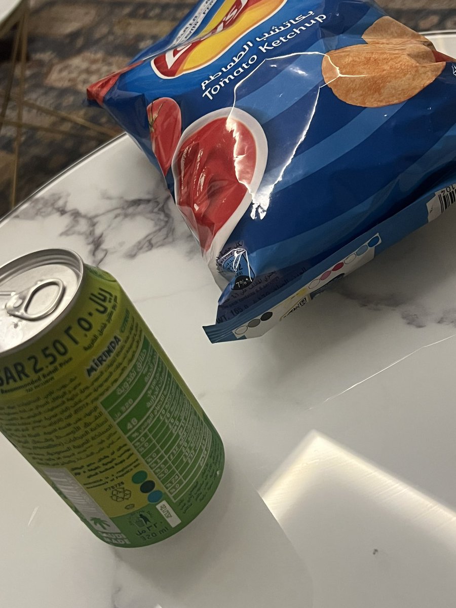 شغالتي لطيفة جداً تعودت كل ماطلعت تتمشى في الحديقة اللي جنبنا تجيب لي هالشيبسي والميرندا 

اللطف يقرب المسافات بين القلوب ❤️