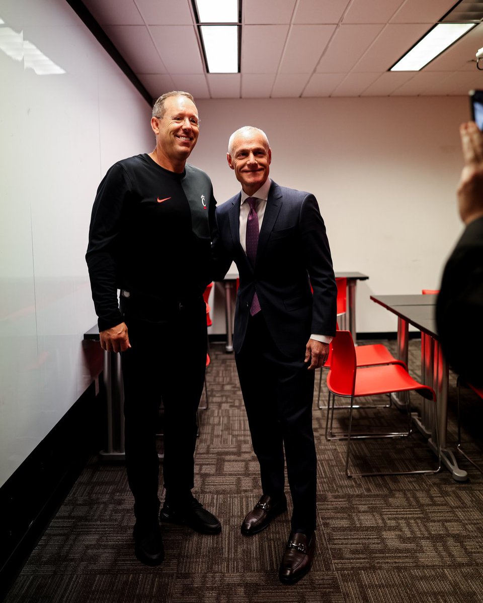 Honored to have the Commish with us today. 🤝

#Bearcats | <a href="/Big12Conference/">Big 12 Conference</a>