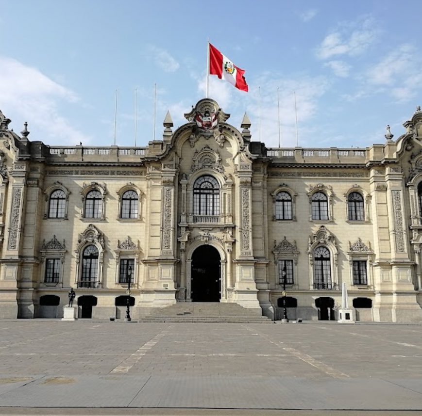 🇵🇪 Perú, el país con más cambios de presidente del mundo.

Con la vacancia presidencial de Dina Boluarte, aprobada por el Congreso el 10 de octubre de 2025, Perú alcanza oficialmente 8 presidentes en solo 10 años (2015–2025). No hay ningún otro país que lo supere en este período.