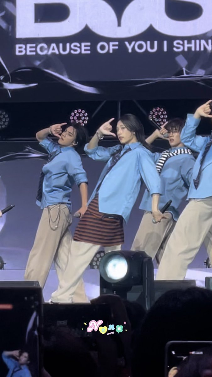 thepinksunrise's tweet image. Break dance ตอนจบเพลง BB เน็กซ์โคตรรรรรรรรรรรรรรรดี ไลน์เต้นสวย ผมสะบัด แล้วอินเนอร์ฆ่าได้ฆ่ามาก ดูแล้วโห โคตรสุด😭🤟🏻

#NEXnattakit 
#NOWFESTxBUS