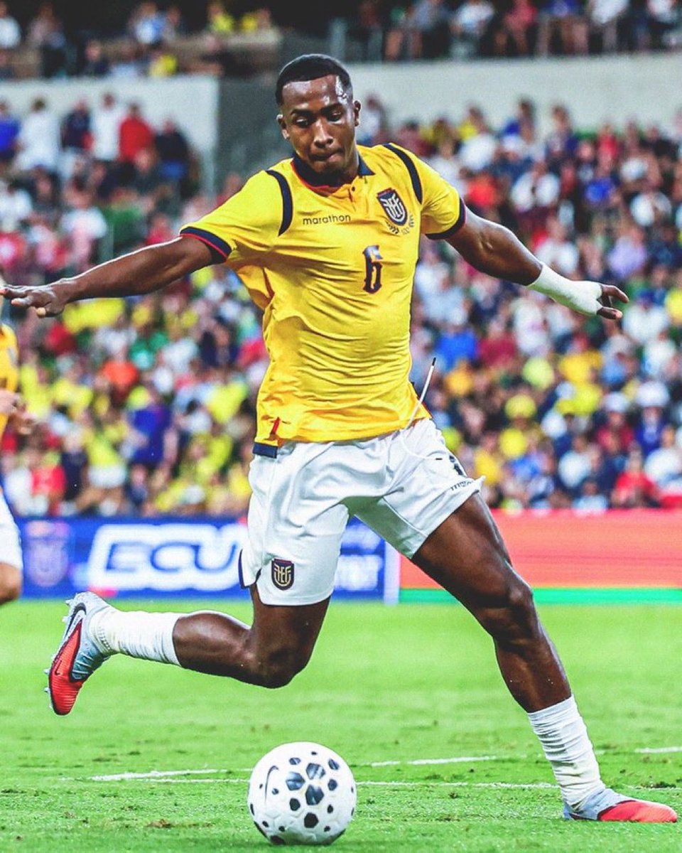 LMDPSG's tweet image. Willian Pacho avec l’Équateur la nuit dernière. 🔥🇪🇨