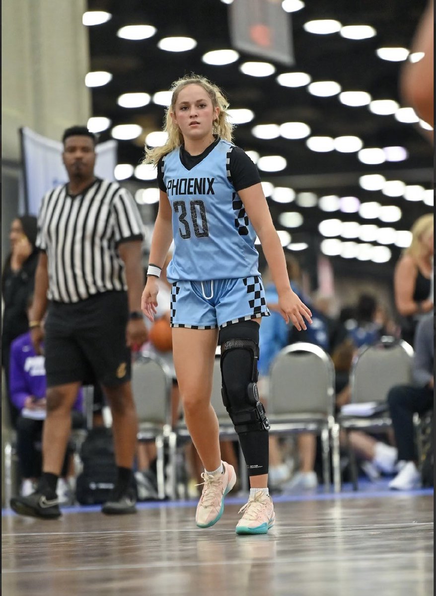 WoodsRecruiting's tweet photo. Rising Texas star Marlee Milam of PHX Elite brings elite guard skills, court vision, and leadership. A 2027 prospect every college program should be watching. @MarleeMilam 
https://t.co/FuFgt8Fsnr https://t.co/Bhd4e2iDGB