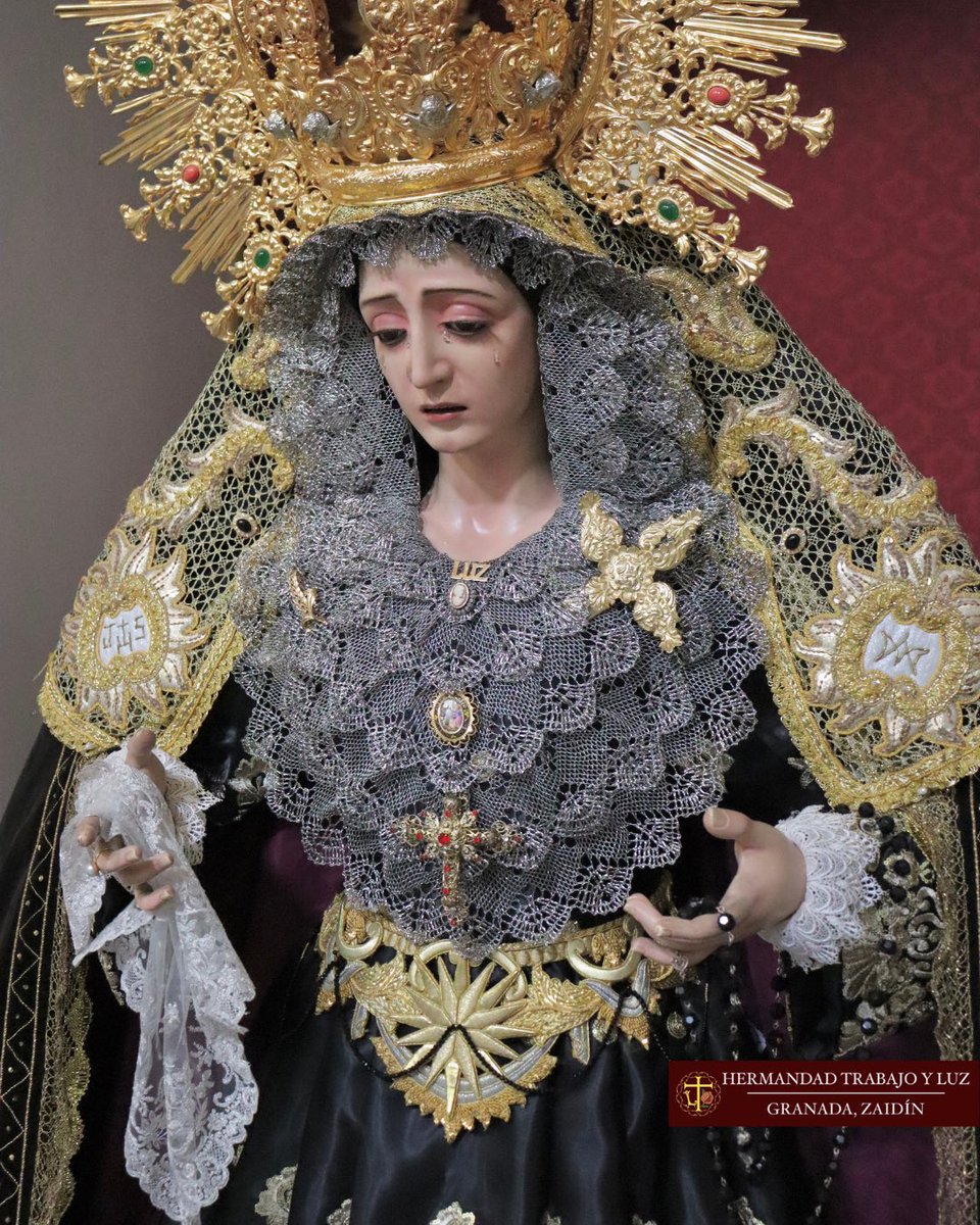 HdadTrabajoyLuz's tweet photo. #Actualidad • Nuestra #Señora de la #Luz luce ataviada de cara a la conmemoración de los fieles #difuntos bajo la excelencia de su #vestidor D. Álvaro Abril Vela.

(1/2) https://t.co/nXv4ncjn5Q