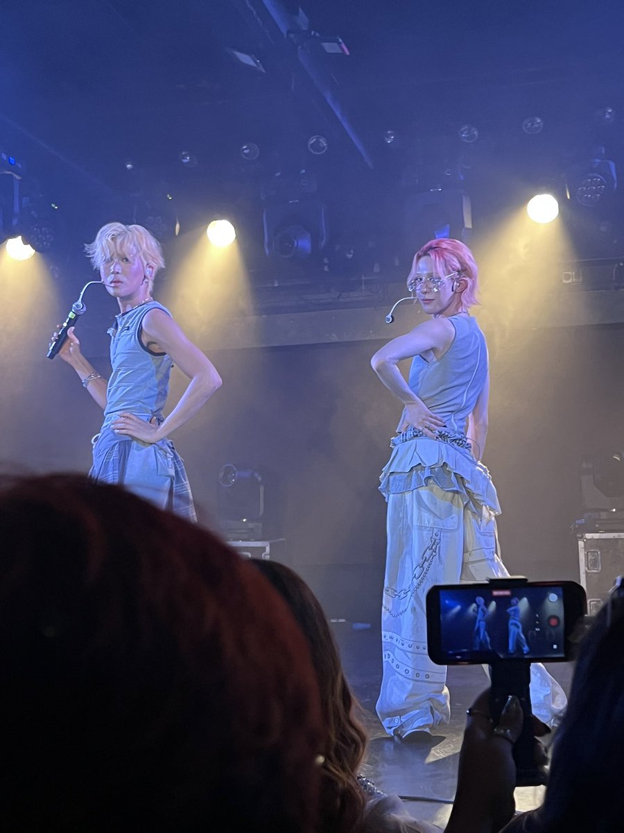 just reminding yall that XLOV SAW THE LESBIAN PIC I MADE AND THEY FUCKING DID THE POSE. fuck my stupid lesbian life