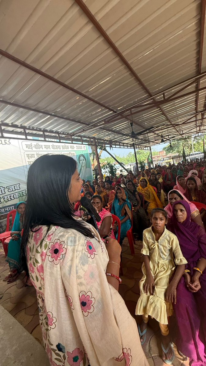 activistritu's tweet image. नारी परिवर्तन का आधार है,
नारी पीढ़ियों का पालनहार है,
नारी परिवार की संस्कारशाला,
नारी में ही समाहित सकल संसार है।
@RJDforIndia
@yadavtejashwi
@sanjuydv
@laluprasadrjd
@RabriDeviRJD
#RituJaiswal
#TejashwiYadav
#RJD
#Bihar
#women #empowerment 
#bihar #change #development