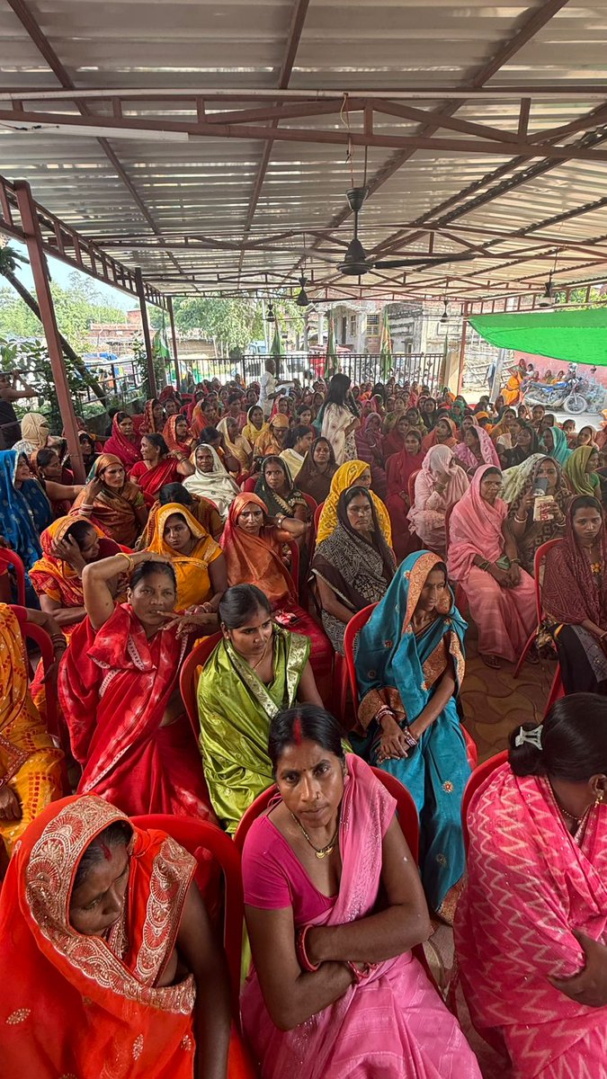 activistritu's tweet image. नारी परिवर्तन का आधार है,
नारी पीढ़ियों का पालनहार है,
नारी परिवार की संस्कारशाला,
नारी में ही समाहित सकल संसार है।
@RJDforIndia
@yadavtejashwi
@sanjuydv
@laluprasadrjd
@RabriDeviRJD
#RituJaiswal
#TejashwiYadav
#RJD
#Bihar
#women #empowerment 
#bihar #change #development