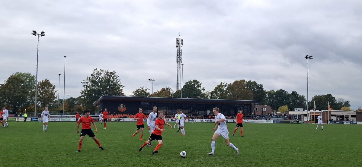 🗓️  11/10/2025
🕰  14:30
⚽️  SV Nieuwleusen - SV Bon Boys 0-3
📍  Nieuwleusen
🏟  Sportpark Het Klaverblad
🎟️  €4
🏆  Eerste Klasse G 
📊  14/14