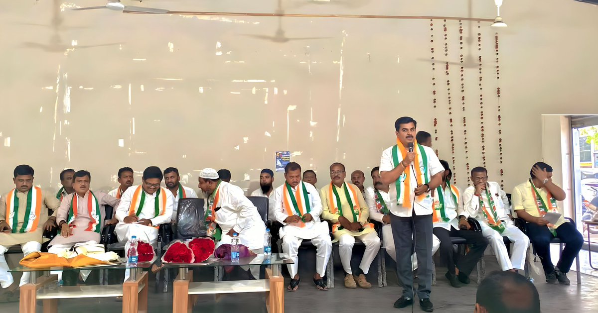 AzimSayyed_INC's tweet photo. आगामी स्थानिक स्वराज्य संस्थेच्या निवडणुकीच्या पार्श्वभूमीवर नांदेड जिल्हा काँग्रेस कमिटीची महत्त्वपूर्ण आढावा बैठक आज काँग्रेस पक्ष कार्यालय नवीन मोंढा नांदेड येथे संपन्न झाली.
या बैठकीस काँग्रेसचे जिल्हा प्रभारी खा.कल्याणजी काळे, खासदार रवींद्र चव्हाण यांच्या प्रमुख उपस्थितीत https://t.co/ZGbK44duj7