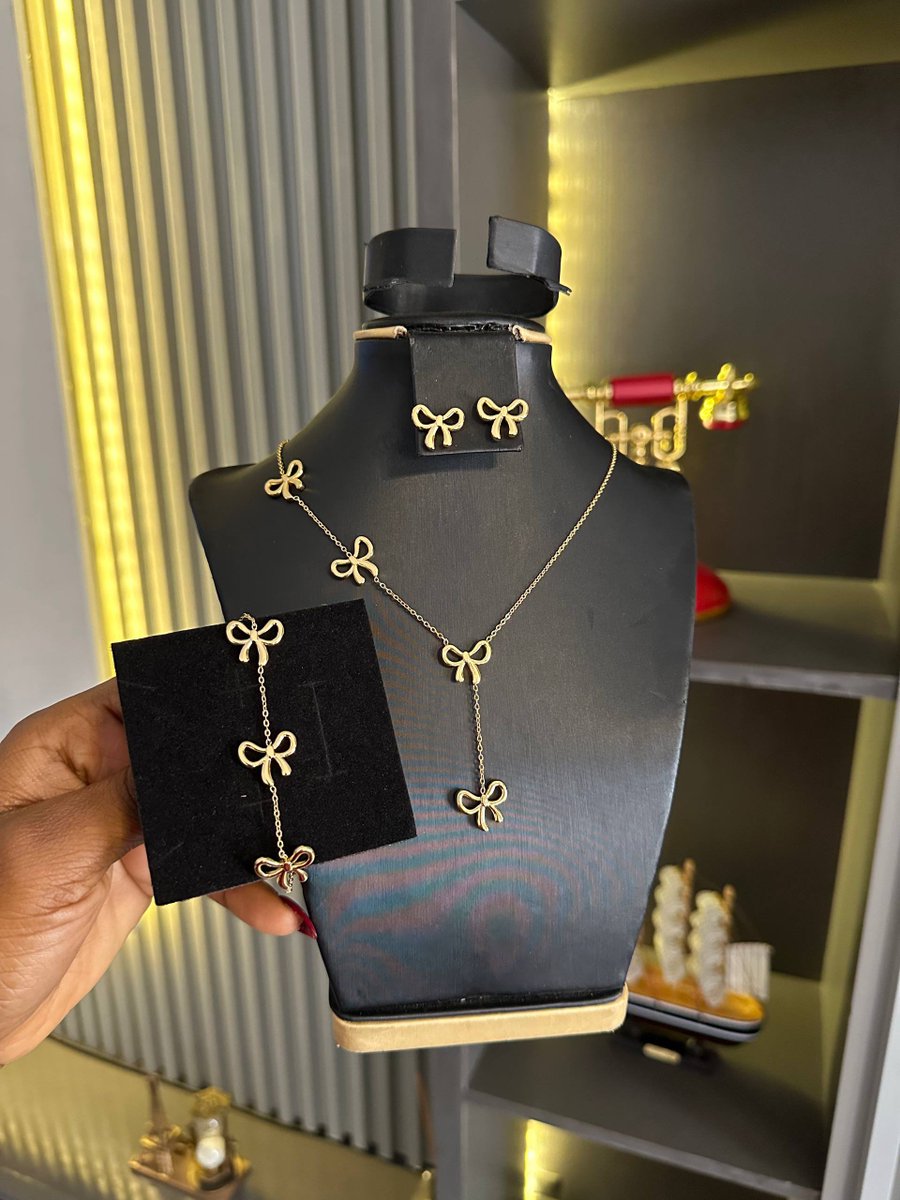 shopwithkaline's tweet image. Beautiful Steel Trending Necklace- Skin friendly, non tarnish. 

🏷️6000
A Set (Necklace Earring and bracelet)

08145713686

📍Onitsha
 (we deliver nationwide)

#shopwithkaline #jewelryvendorinonitsha #necklaces #accessories