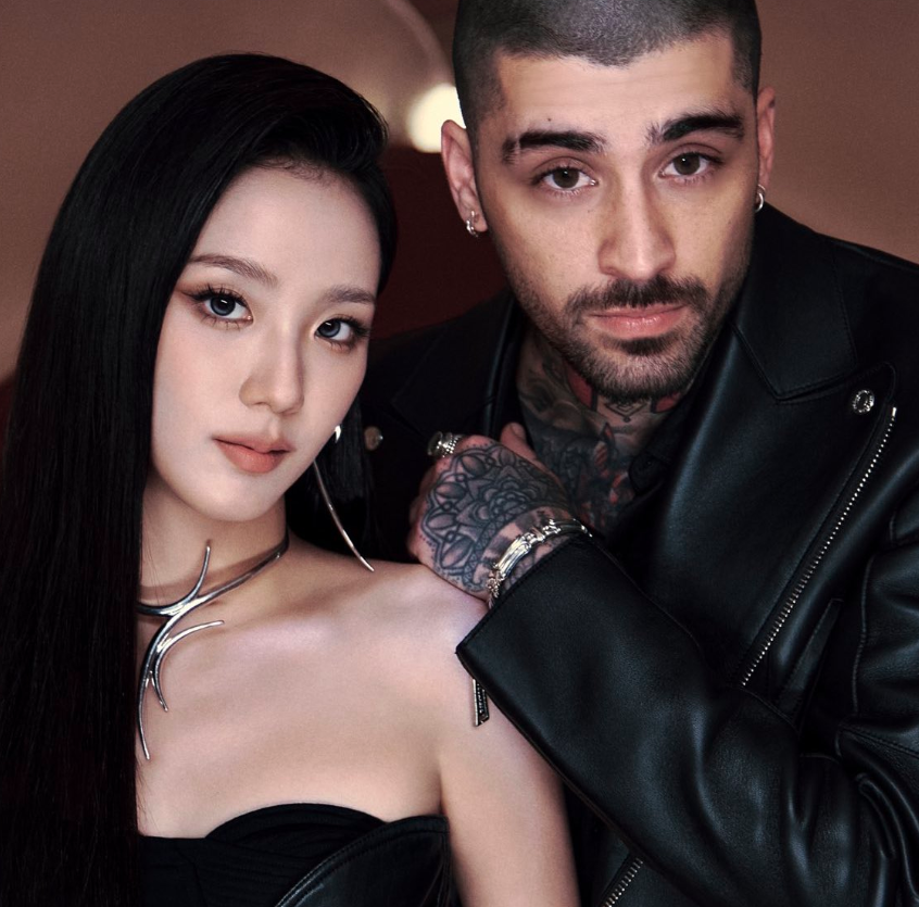 AboutMusicYT's tweet image. Eyes Closed by Jisoo and Zayn debuts with 4,697,969 on Spotify Counter in its first day.

It previously debuted with 417,338 partial streams, making its total 5.115M streams.