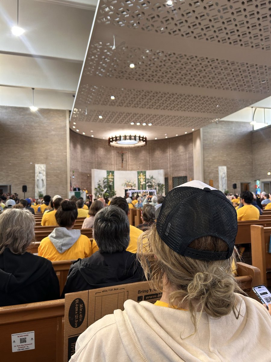 AshleyLenz_'s tweet image. Pray for us as we begin our Eucharistic Procession to the Broadview Detention Center—bringing Jesus to those detained, to the ICE officers, and to the protesters gathered outside. 

This is the Eucharistic Revival.