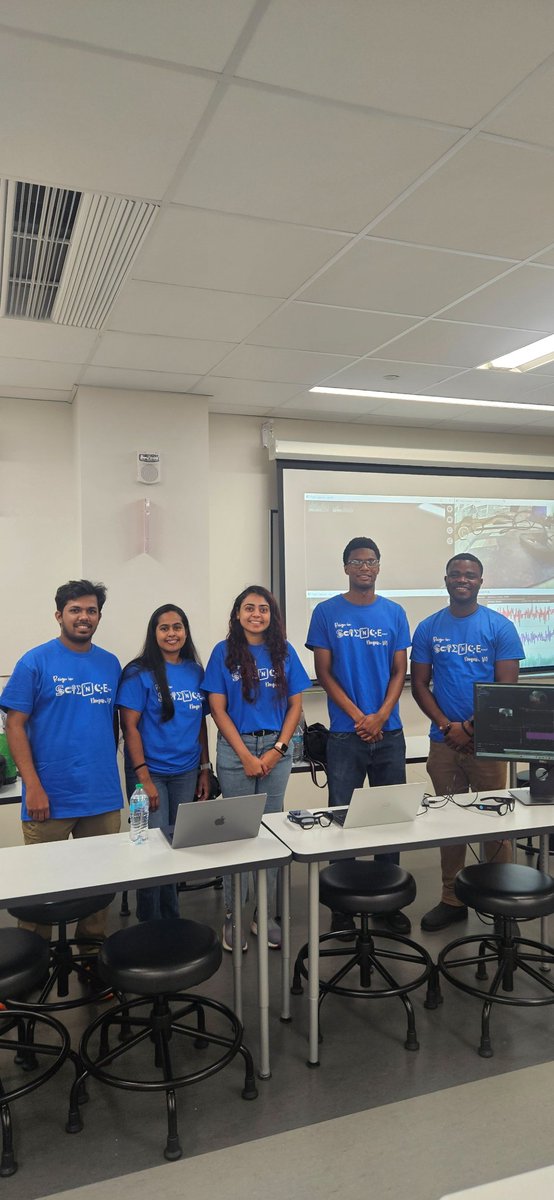 LObiuwevwi's tweet image. Dr. Sampath&apos;s Doctoral students @LObiuwevwi @Yasasi_Abey @KumushiniT  @Psnd_Snklp @15jowens are volunteering and representing the nirdslab of Computer Science department.

@NirdsLab @WebSciDL @oducs @odu