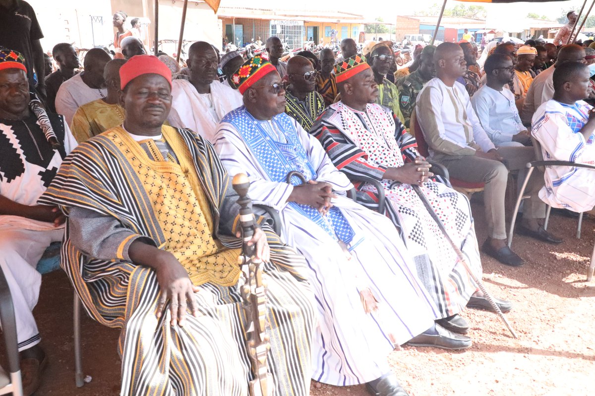 OMS_Burkina's tweet photo. 🎉 23e #JAMT 🌿
Le 🇧🇫 célèbre la médecine traditionnelle, pilier de #santé pour des millions.
🎯 Thème 2025 : « Renforcer la base factuelle »
#SantéPourTous
#OMS
#MédecineTraditionnelle https://t.co/Mpf5qVv7Ho