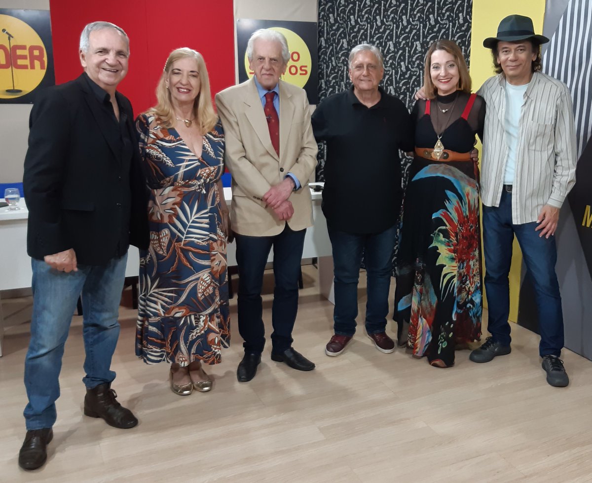 jadercantor's tweet image. SHOW DO CARLOS MAGALHÃES na TV CIDADE (Teresópolis, RJ) e para mais 13 Emissoras de TV no Brasil 📷📷📷📷📷📷📷
Aroldo Barros (Cantor / Comunicador), Márcia Vinchon (Cantora), Carlos Magalhães (Apresentador), Chico Santos (Diretor Musical / Cantor), Sandra Saan (Cantora) e Eu.