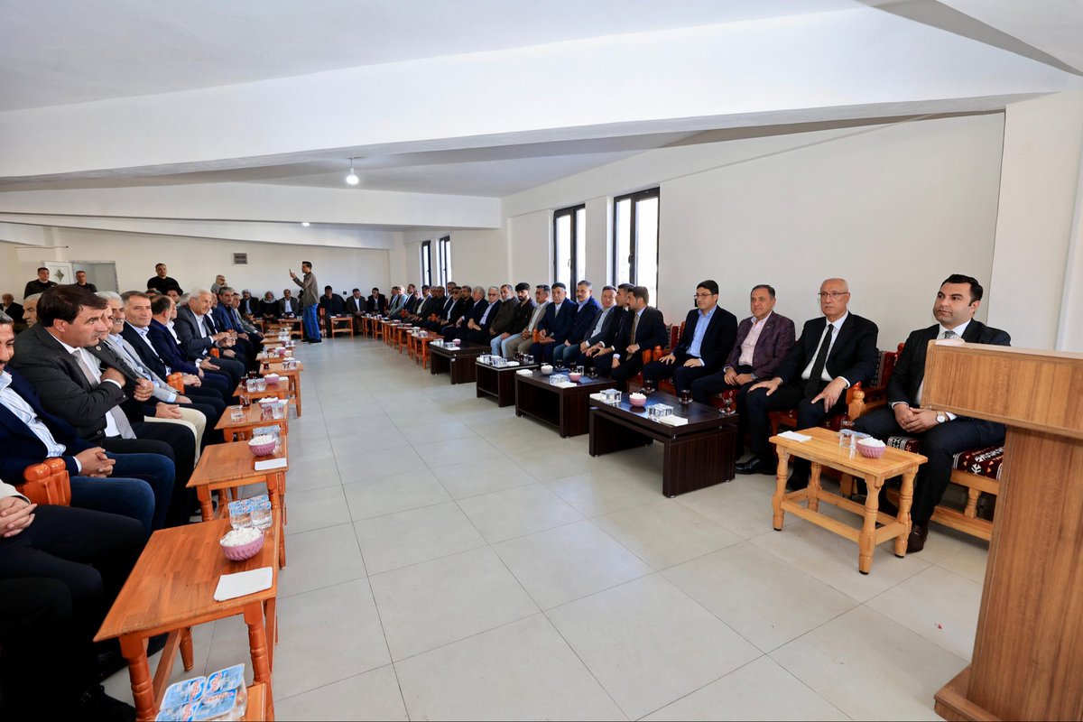 Bingöl'ün Karlıova ilçesinden Tiryaki ve Muş'un Varto ilçesinden Aktaş aileleri arasında 14 yıldır süren husumet barışla son buldu. Dünyanın en güzel duygusu barıştır, emeği geçenlerden Allah razı olsun.