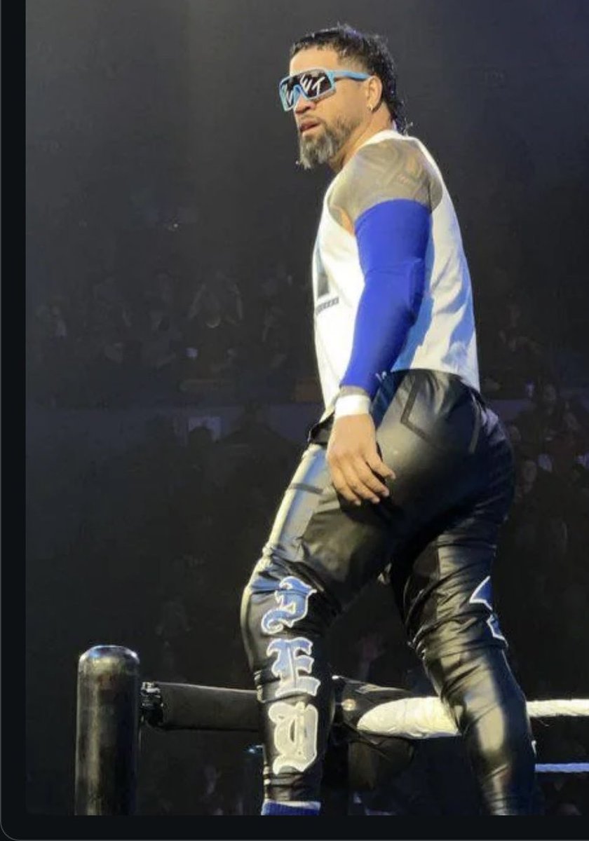 marquelworld's tweet image. I rather  see Jimmy Uso or Jey Uso in trunks🤷🏽‍♂️😭🤣

We got old footage Finn in some🤷🏽‍♂️

Never had footage of the thick USOS  in trunks ‼️‼️‼️

I would pass out especially for Jimmy ‼️‼️‼️😭