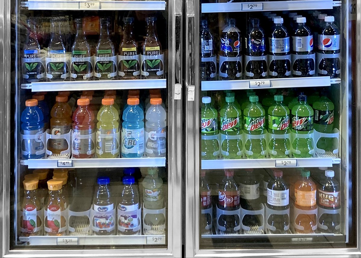 whatsontheshel1's tweet photo. Cold Drinks at airport USA
🇺🇸✨🤳
https://t.co/Pna2vaWZmn
#Airport #DutyFreeShop #ColdDrinks #Travel #AirportFridge #Beverages #Refreshments #RetailDisplay #AirportRetail #DrinkDisplay #RetailPhotography #Beverage #istockphoto #editorialphoto #USA #BrandlessPackaging https://t.co/m5fSXXeKkh