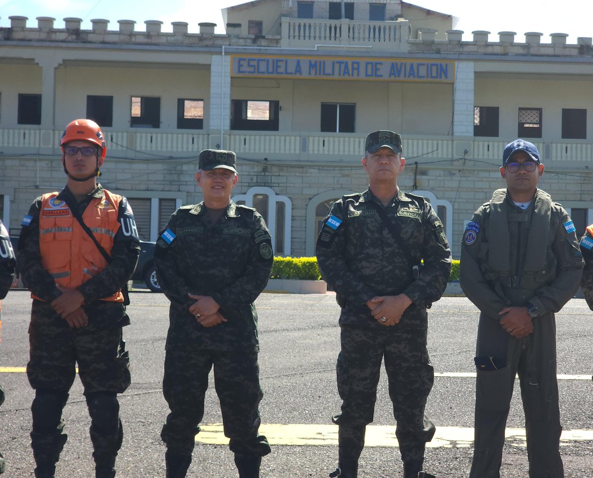 FFAAHN's tweet photo. #SobrevueloJEMCFFAA || El  señor Jefe del Estado Mayor Conjunto, General de División Roosevelt Aguilar en compañía del señor Comandante General del Ejército de Honduras, General de Brigada Héctor Benjamín Valerio Ardon, se encuentran en la Base Coronel Hernán Acosta Mejía, desde donde en breves minutos realizarán un sobrevuelo por la capital de la República con el objetivo de identificar las zonas afectadas por las constantes lluvias que han golpeado el país en los últimos días.

Esta acción forma parte del esfuerzo permanente de las Fuerzas Armadas de Honduras para brindar apoyo a la población en situaciones de emergencia.

Las #FFAA, continúan en alerta y desplegadas en diferentes regiones del país, listas para responder de manera inmediata ante cualquier eventualidad provocada por las condiciones climáticas adversas.

#FuerzasArmadasHN
