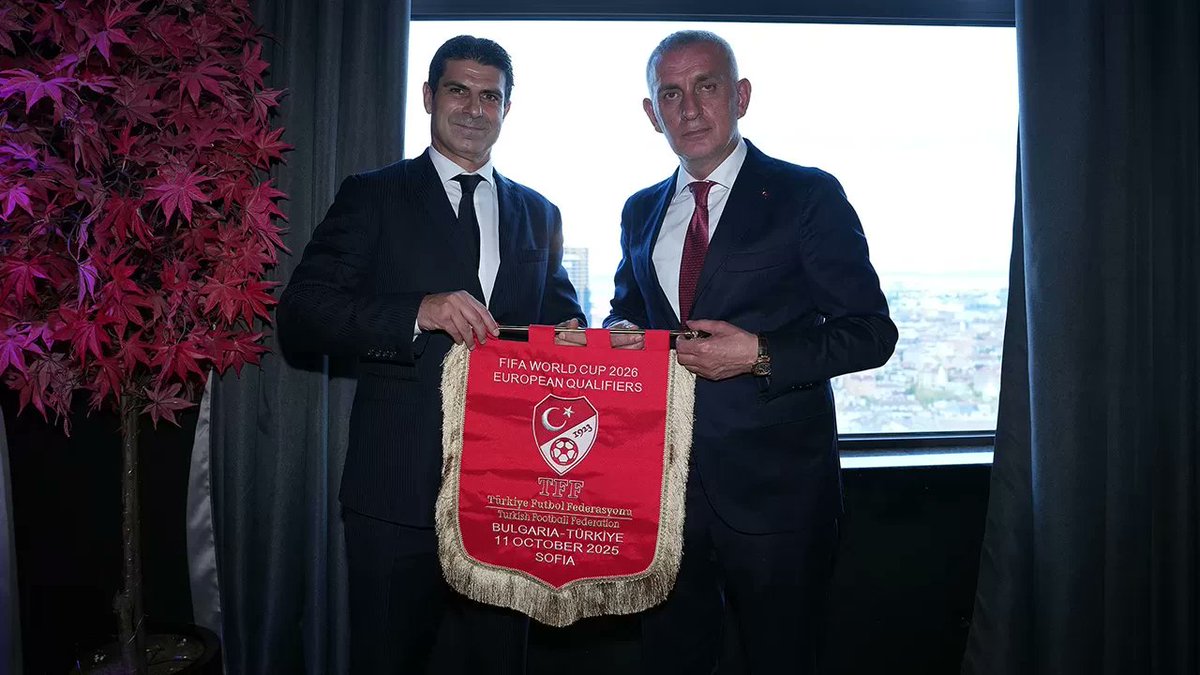 TurkgunGazetesi's tweet image. Bulgaristan-Türkiye maçı öncesi Sofya’da dostluk yemeği

turkgun.com/futbol/turkiye…

#amillifutboltakımı #Tff