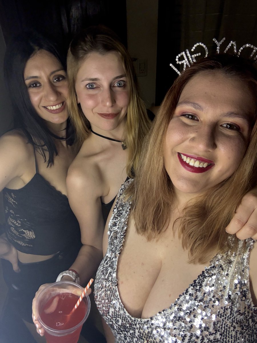 Por millones de cumpleaños juntas💖