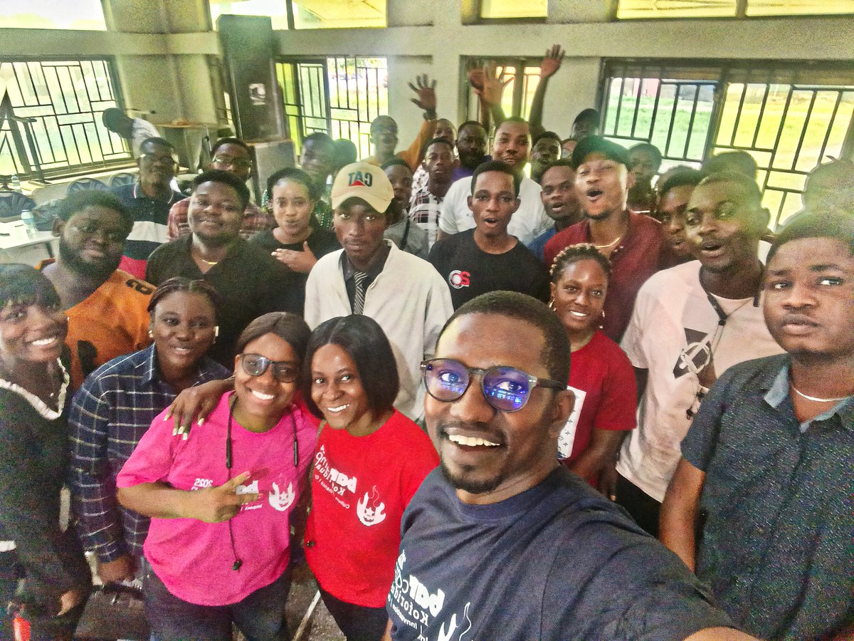 benadadevoh's tweet image. Group selfie after our breakout session with Mr Wisdom Asassey (Portfolio manager) from @achievebypetra_