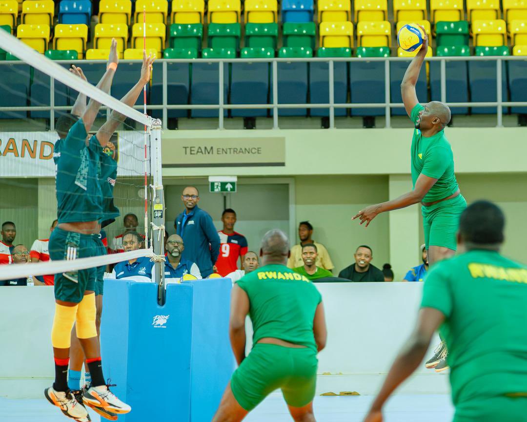 #Medwell250

🎉 Congratulations to Kinyinya VC
National Team Legends 1-2 Kinyinya VC

Set 1: 19–25
Set 2: 25–21
Set 3: 18–25
📍: Petit Stade Remera

🏐 Victory goes to Kinyinya VC.
Note: The match was played as a best-of-three.

#Rwandavolleyball