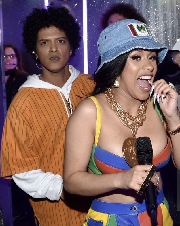 BrunitoMarsss's tweet image. Happy birthday, Cardi B!!! 💥

Hopefully one day the world will get to see another Bruno Mars x Cardi B collab. 🤞🏼✨