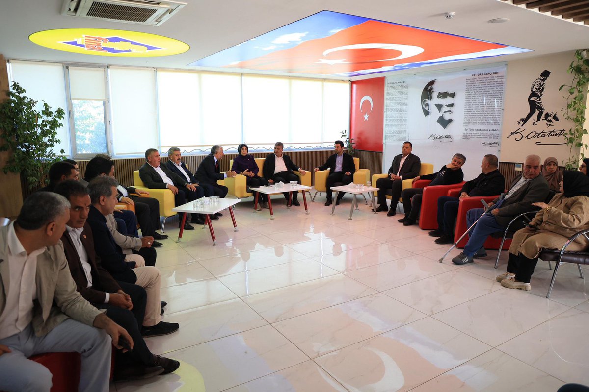 iycviransehir's tweet photo. Şanlıurfa Milletvekilimiz Sn. @CYAZMAC bizleri ziyarette bulundu. 

Cemiyetimizin ilçe gençliğine yönelik çalışmaları hakkında istişarelerde bulunduk. 

Kendilerine ve ekibine nazik ziyaretleri için teşekkür ediyor çalışmalarında başarılar diliyoruz. https://t.co/UUybL4evkj